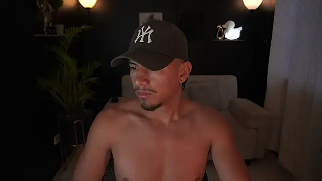 Snapshot of Aaronfox_x chatting on 11/04/25, 11:09 Aaronfox x online show from 11/04/25, 11:09