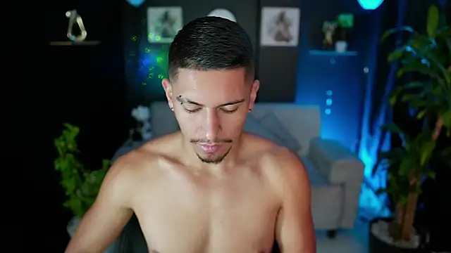 Snapshot of Aaronfox_x chatting on 11/24/25, 01:22 Aaronfox x online show from 11/24/25, 01:22