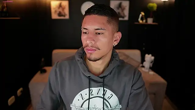 Snapshot of Aaronfox_x chatting on 11/28/25, 09:01 Aaronfox x online show from 11/28/25, 09:01