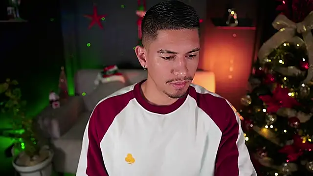 Snapshot of Aaronfox_x chatting on 12/02/25, 08:52 Aaronfox x online show from 12/02/25, 08:52