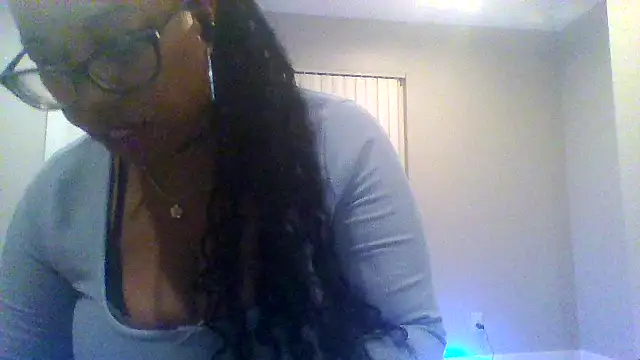 Snapshot of KittyKayla chatting on 10/05/25, 05:28 KittyKayla online show from 10/05/25, 05:28