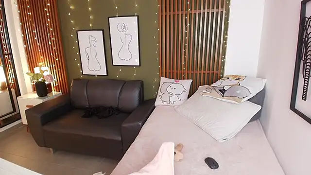 brigiitte rohan online show from 09/17/25, 03:08