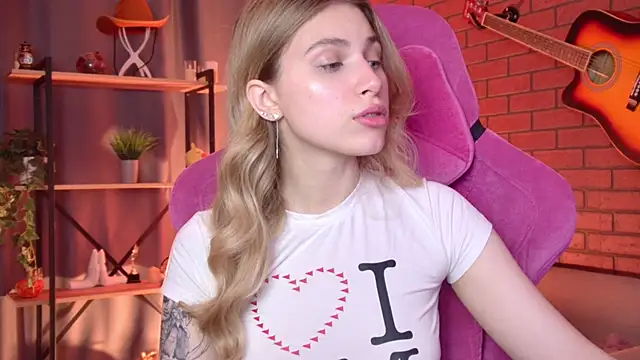 EllieCutes online show from 06/22/26, 06:54