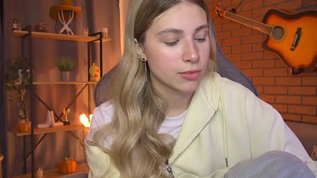 EllieCutes online show from 07/14/26, 07:02