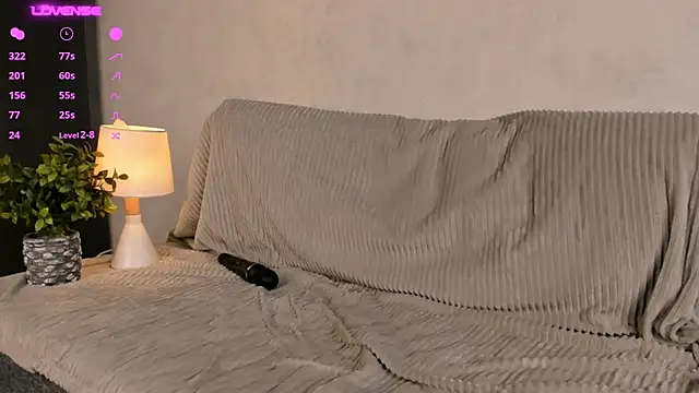 Snapshot of MeghanElson chatting on 12/18/24, 05:21 MeghanElson online show from 12/18/24, 05:21