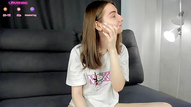 Snapshot of MeghanElson chatting on 03/21/25, 11:33 MeghanElson online show from 03/21/25, 11:33