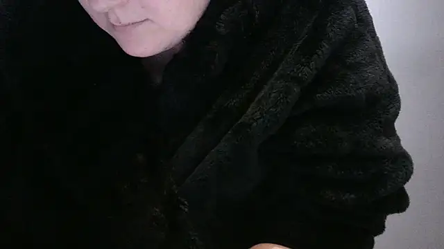 Snapshot of busty-bella1 chatting on 11/28/25, 06:32 busty-bella1 online show from 11/28/25, 06:32