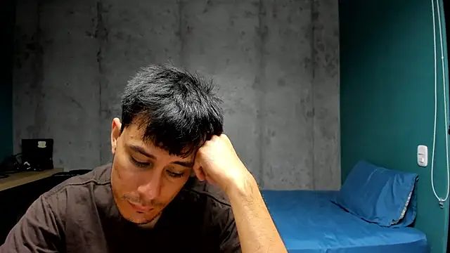 Snapshot of Huge_latin_cock chatting on 03/15/26, 01:11 Huge latin cock online show from 03/15/26, 01:11