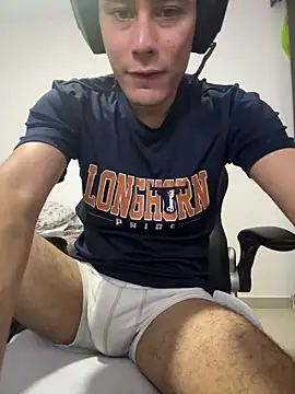 Huge latin cock online show from 04/20/26, 08:10