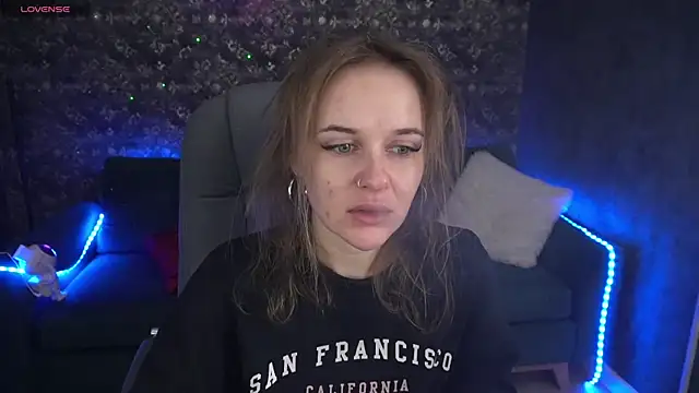 Snapshot of MaribelRiverr_ chatting on 12/15/24, 06:29 MaribelRiverr  online show from 12/15/24, 06:29