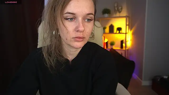 Snapshot of MaribelRiverr_ chatting on 12/16/24, 06:32 MaribelRiverr  online show from 12/16/24, 06:32