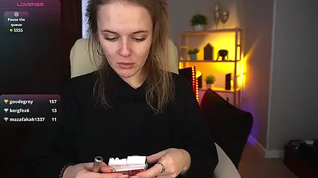 Snapshot of MaribelRiverr_ chatting on 12/16/24, 10:08 MaribelRiverr  online show from 12/16/24, 10:08