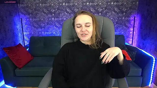 Snapshot of MaribelRiverr_ chatting on 12/19/24, 06:12 MaribelRiverr  online show from 12/19/24, 06:12
