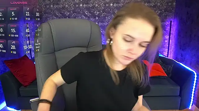Snapshot of MaribelRiverr_ chatting on 12/19/24, 10:02 MaribelRiverr  online show from 12/19/24, 10:02