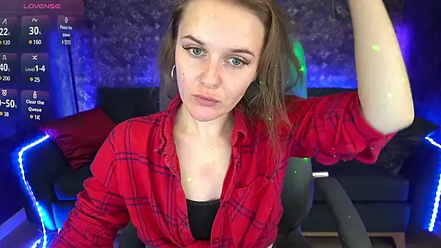 Snapshot of MaribelRiverr_ chatting on 12/20/24, 12:27 MaribelRiverr  online show from 12/20/24, 12:27