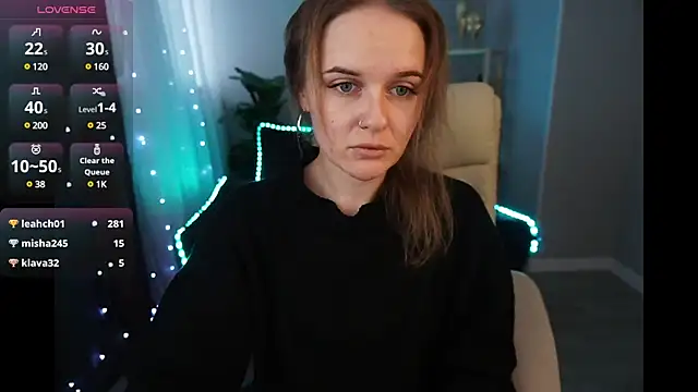 Snapshot of MaribelRiverr_ chatting on 12/27/24, 11:06 MaribelRiverr  online show from 12/27/24, 11:06