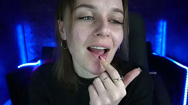 Snapshot of MaribelRiverr_ chatting on 03/04/25, 09:29 MaribelRiverr  online show from 03/04/25, 09:29