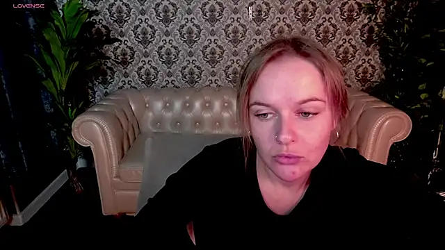 Snapshot of MaribelRiverr_ chatting on 09/21/25, 05:20 MaribelRiverr  online show from 09/21/25, 05:20