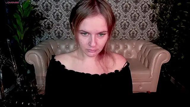 Snapshot of MaribelRiverr_ chatting on 09/22/25, 05:42 MaribelRiverr  online show from 09/22/25, 05:42