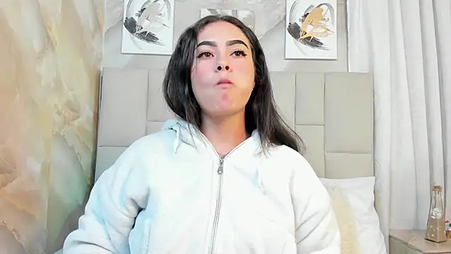 Jaslyn  Smith online show from 11/06/25, 04:52