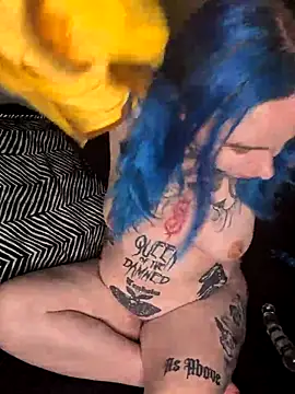 Snapshot of Alissabluesc chatting on 09/20/25, 08:32 Alissabluesc online show from 09/20/25, 08:32