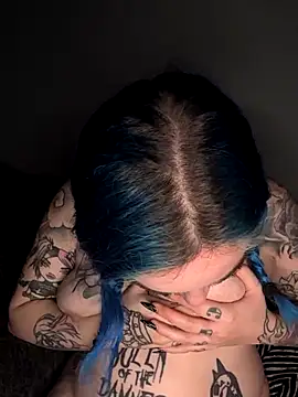 Snapshot of Alissabluesc chatting on 09/28/25, 10:26 Alissabluesc online show from 09/28/25, 10:26