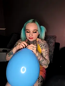 Alissabluesc online show from 04/24/26, 08:11