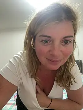 Snapshot of Lombada chatting on 06/24/26, 03:27 Lombada online show from 06/24/26, 03:27