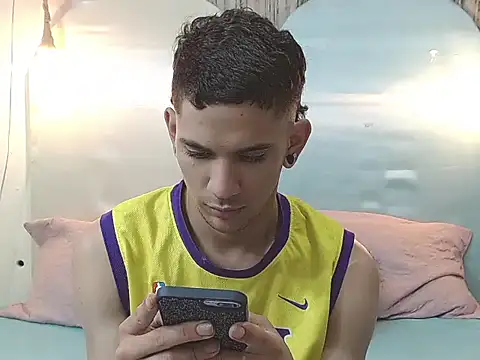 tylor boy online show from 12/05/25, 08:49