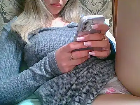 Snapshot of Emma_99 chatting on 03/18/25, 01:53 Emma 99 online show from 03/18/25, 01:53