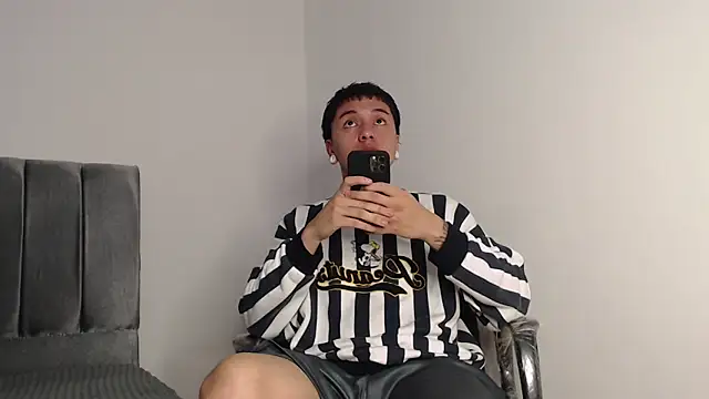 alex-lover online show from 11/11/25, 02:11