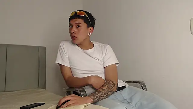 alex-lover online show from 02/10/26, 01:43