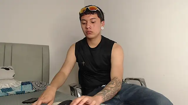 alex-lover online show from 02/15/26, 04:31