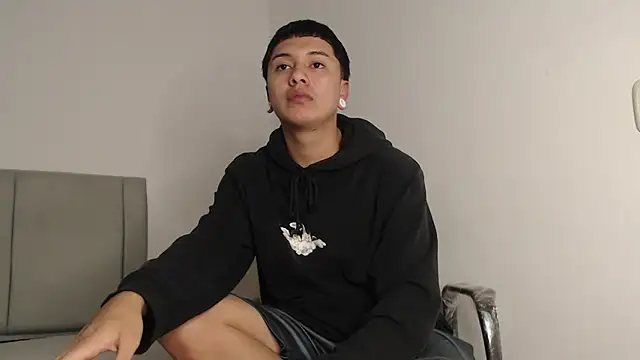 alex-lover online show from 04/15/26, 03:46