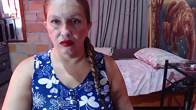Snapshot of mom_son_dirty chatting on 05/27/26, 01:30 mom son dirty online show from 05/27/26, 01:30