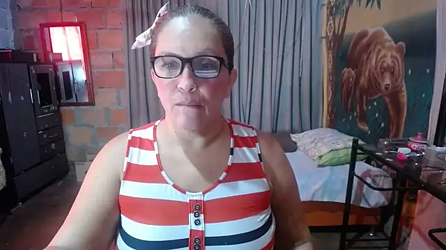 Snapshot of mom_son_dirty chatting on 06/05/26, 02:12 mom son dirty online show from 06/05/26, 02:12