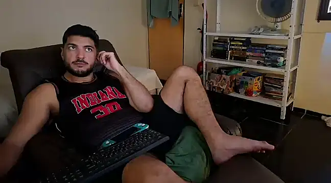 Snapshot of LUH133 chatting on 12/20/24, 12:19 LUH133 online show from 12/20/24, 12:19