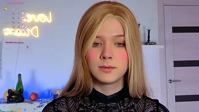  yourFoxy  online show from 11/17/25, 02:12