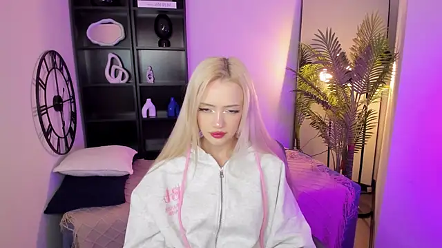 EmilyAir online show from 11/19/25, 03:45