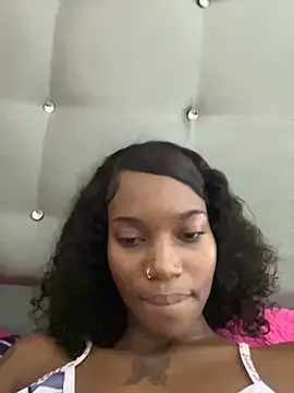 Chocolatte bar online show from 10/31/25, 04:13