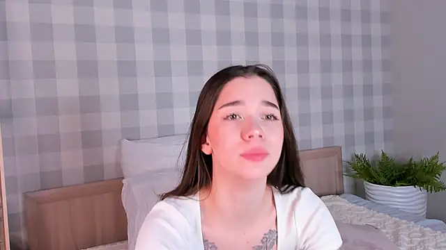 Snapshot of Butterflys1268 chatting on 12/04/24, 03:37 Butterflys1268 online show from 12/04/24, 03:37