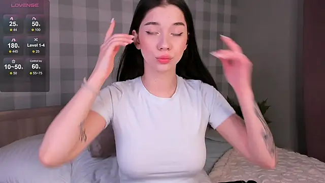 Snapshot of Butterflys1268 chatting on 01/25/25, 01:21 Butterflys1268 online show from 01/25/25, 01:21