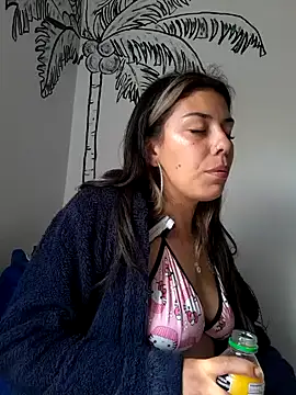 Snapshot of Sweel_Leyva18 chatting on 12/05/24, 06:22 Sweel Leyva18 online show from 12/05/24, 06:22