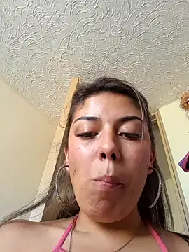 Snapshot of Sweel_Leyva18 chatting on 12/12/24, 06:31 Sweel Leyva18 online show from 12/12/24, 06:31