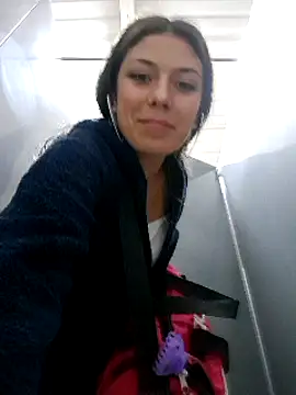 Snapshot of Sweel_Leyva18 chatting on 12/31/24, 12:32 Sweel Leyva18 online show from 12/31/24, 12:32