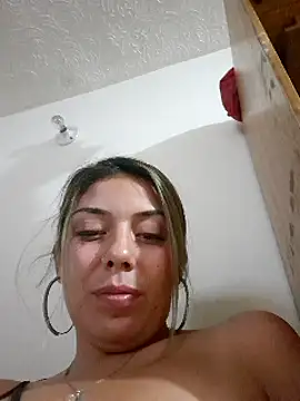 Snapshot of Sweel_Leyva18 chatting on 01/24/25, 04:48 Sweel Leyva18 online show from 01/24/25, 04:48