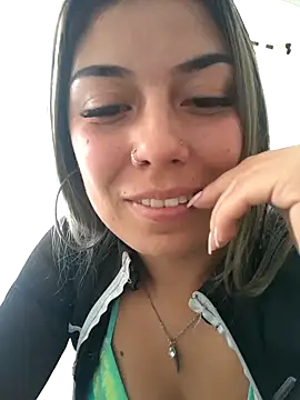 Snapshot of Sweel_Leyva18 chatting on 02/06/25, 07:40 Sweel Leyva18 online show from 02/06/25, 07:40