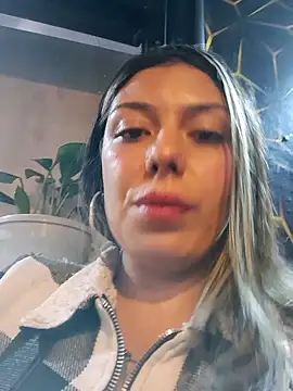 Snapshot of Sweel_Leyva18 chatting on 02/09/25, 02:49 Sweel Leyva18 online show from 02/09/25, 02:49