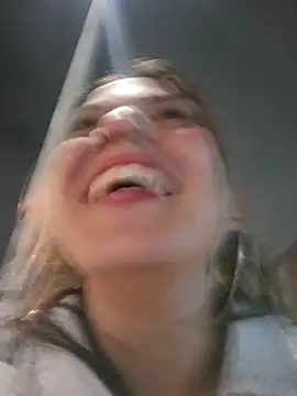 Snapshot of Sweel_Leyva18 chatting on 02/14/25, 11:53 Sweel Leyva18 online show from 02/14/25, 11:53