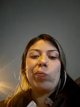 Snapshot of Sweel_Leyva18 chatting on 03/22/25, 03:52 Sweel Leyva18 online show from 03/22/25, 03:52